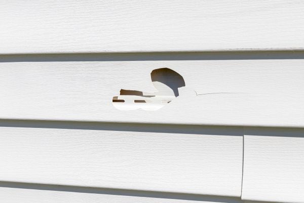 Cost of White Vinyl Siding Repair in Boston